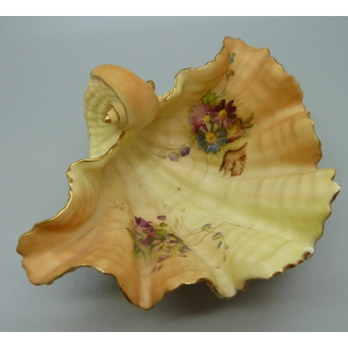 637 - A Royal Worcester blush ivory shell trinket dish, small nibbles to the edges, 15cm wide