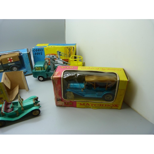 656 - A collection of model vehicles including Matchbox, Corgi Toys, Dinky Toys, etc.