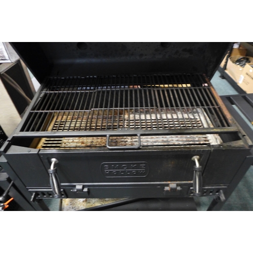 3173 - Masterbuilt Smoke Hollow Charcoal Grill, RRP £237.41 + vat (261-7)  * This lot is subject to vat