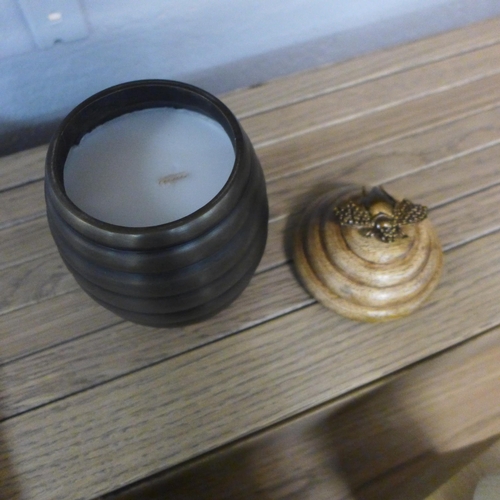 1331 - A potted candle with bee lid H 12cm (342078812)