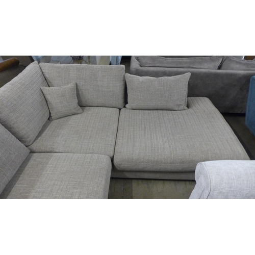 1415 - A caramel textured weave upholstered corner sofa/chaise