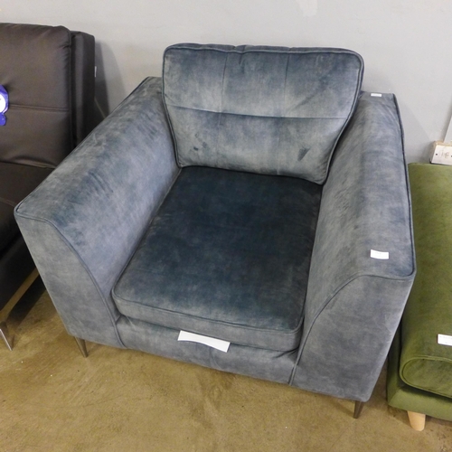 1423 - A dark blue/grey velvet upholstered armchair