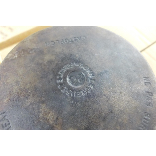 2175 - Qty. of vintage ironmongery: large galvanised pail cast iron 20