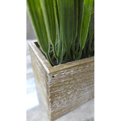 1592 - A display of faux lavender and onion grass in a wooden box, W 30cms (65880013)   #