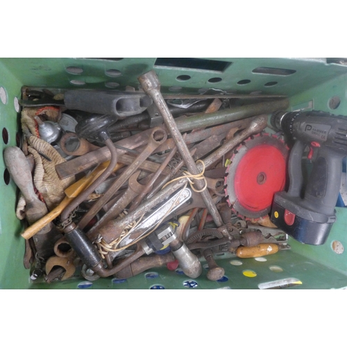 2038 - Cordless drill and tray of mixed garage tools; mostly spanners and sockets