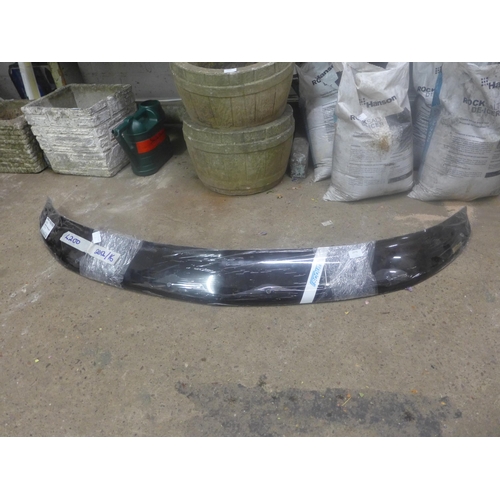 2076 - Mitsubishi Scout L200 screen-bonnet visor