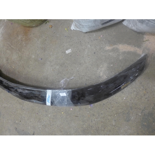 2076 - Mitsubishi Scout L200 screen-bonnet visor