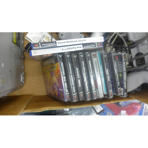 2191 - Playstation 1 console and a large quantity of games and controllers