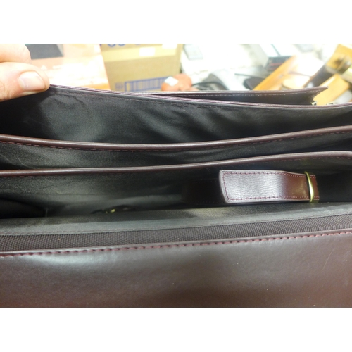 2223 - Faux leather briefcase