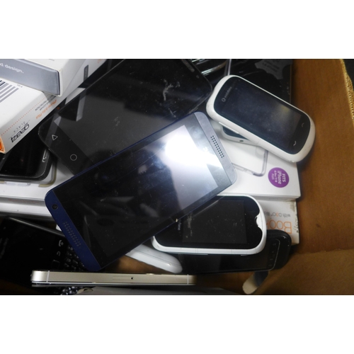 2262 - Box of approximately thirty mobile phones, smartphones and cases