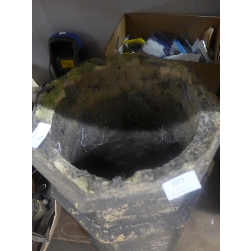 2073 - Sandstone chimney pot