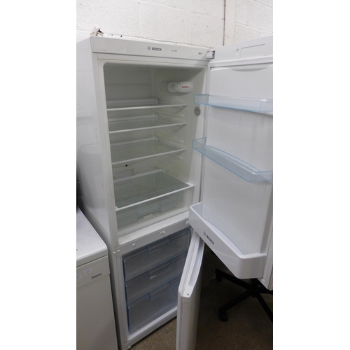 2326 - Bosch Classixx 60/40 tall fridge freezer