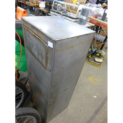 2375 - A large stainless steel tank, water or fuel - (ideal for motorhome/boat, etc.)