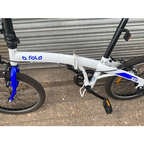 2996 - B Fold 300 folding bike - Police repossession - little use