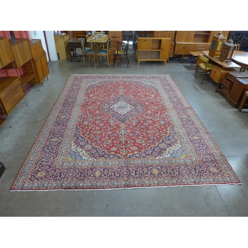 193 - A fine Persian red ground Kashan rug, 400 x 307cms