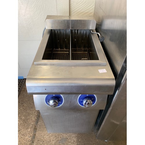 2326 - Bonnet commercial kitchen twin basket fryer (3 phase)