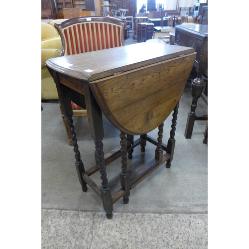 120 - A small oak barleytwist gateleg table