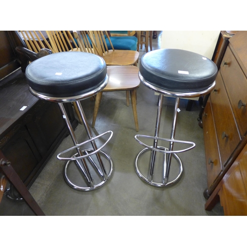 162 - A pair of Italian chrome and leather bar stools