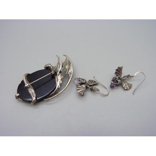 1015 - A hallmarked silver dragon brooch set with a purple stone, London 1991,  and a pair of 925 silver dr... 