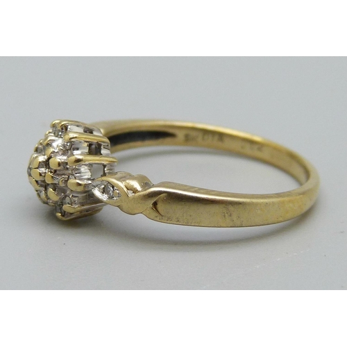 1032 - A 9ct gold diamond cluster ring, 2.7g, N