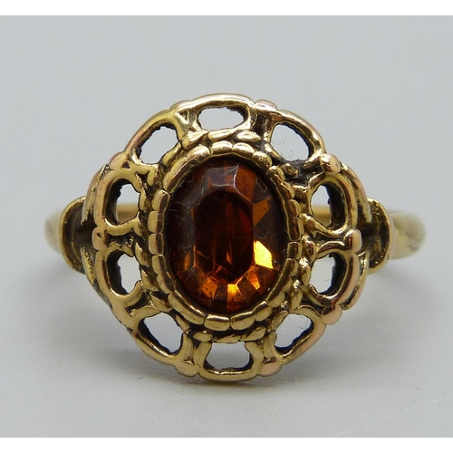 1037 - A gold tone stone set ring, U