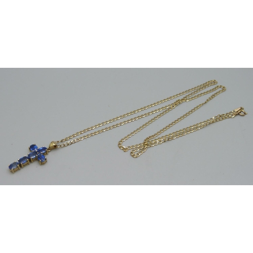 1062 - A 9ct gold and blue stone cross pendant on a 9ct gold fine curb chain, 5.1g