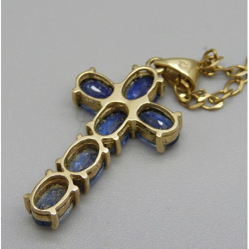 1062 - A 9ct gold and blue stone cross pendant on a 9ct gold fine curb chain, 5.1g