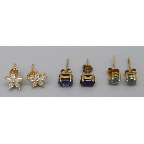 1083 - Two pairs of stone set 9ct gold earrings and a pair of 14ct gold five petal earrings, total weight 3... 