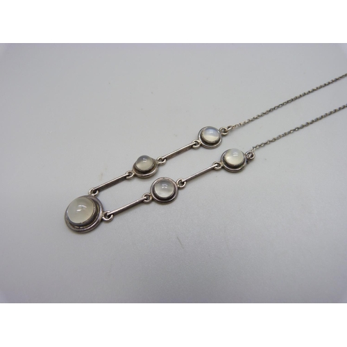 1086 - A vintage silver set moonstone necklace, 45cm