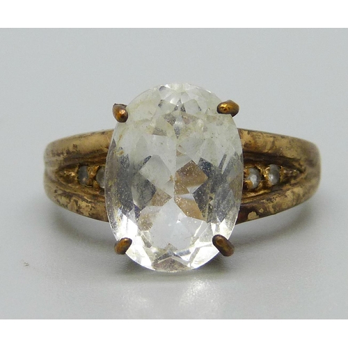 1090 - A 9ct gold ring set with a white stone, 6.1g, U