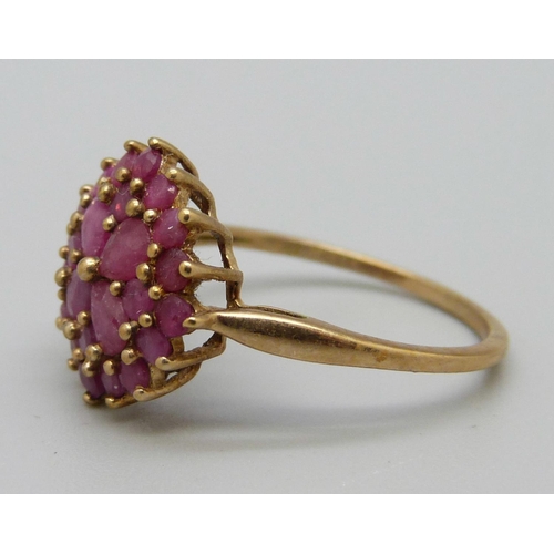 1091 - A 9ct gold ring set with rubies, 2.5g, R