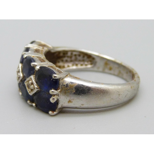 1094 - A 9ct gold white ring set with blue and white stones, 5g, N