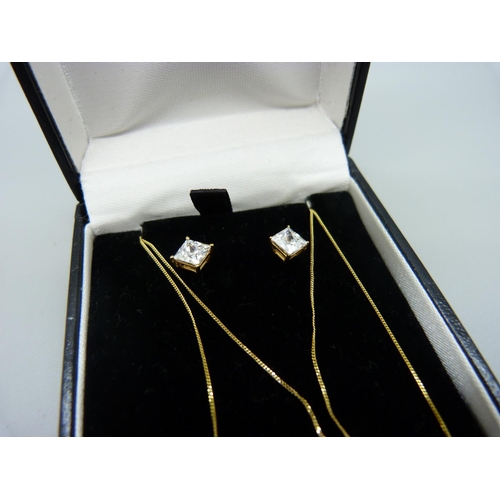 1103 - A 14ct gold pendant and earring set