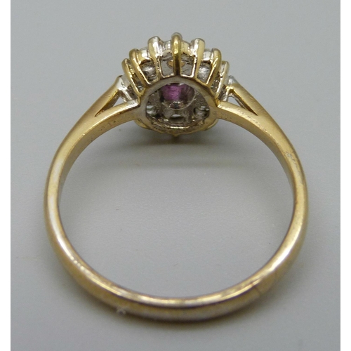 1104 - An amethyst and white stone cluster ring, T