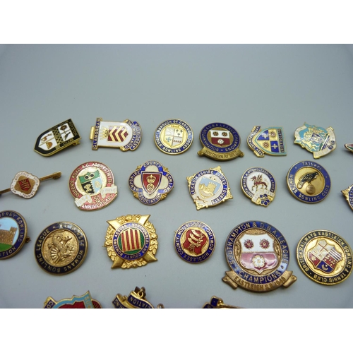 1116 - Bowling club badges