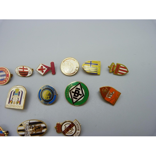 1117 - International football club pin badges