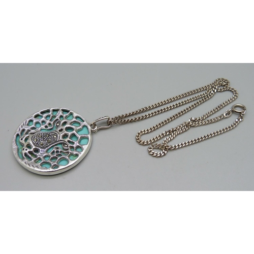 1122 - A 925 silver leopard pendant and silver chain