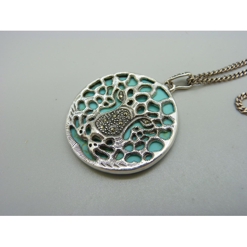 1122 - A 925 silver leopard pendant and silver chain