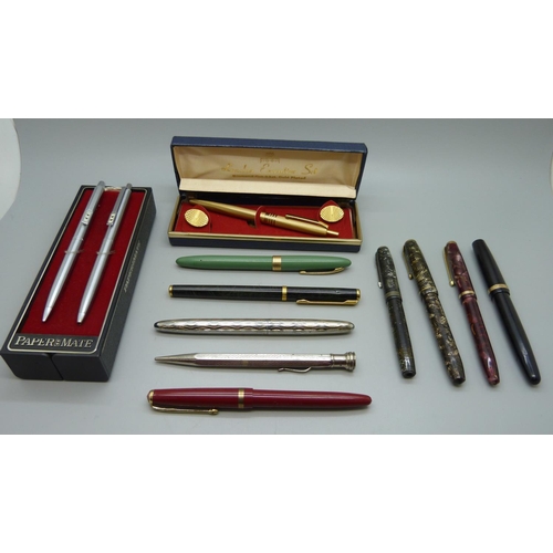 1131 - Five fountain pens with 14ct gold nibs, Conway Stewart 12, 28 and 103, Parker Duofold and Vacumatic,... 