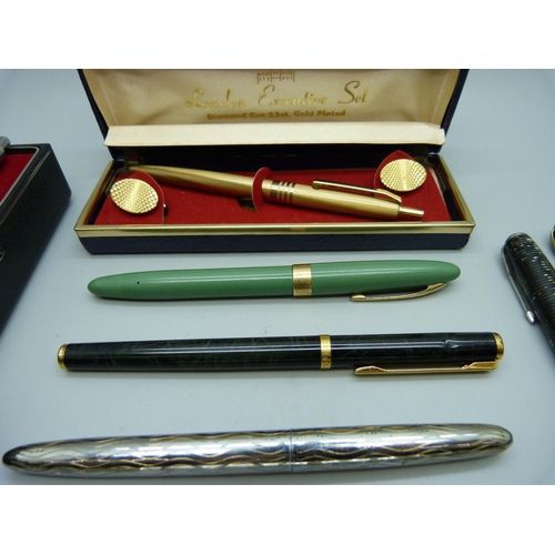 1131 - Five fountain pens with 14ct gold nibs, Conway Stewart 12, 28 and 103, Parker Duofold and Vacumatic,... 