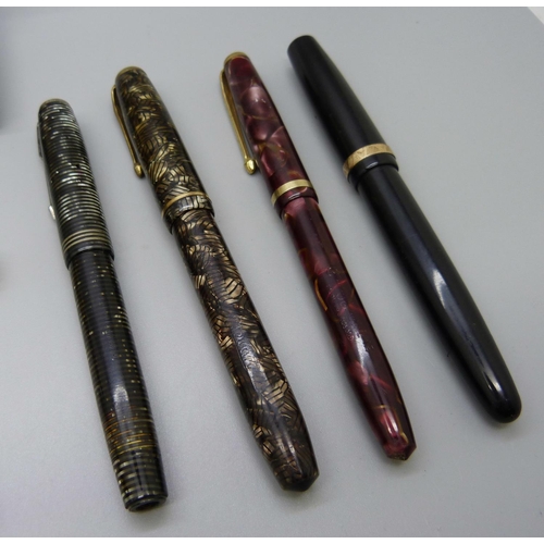 1131 - Five fountain pens with 14ct gold nibs, Conway Stewart 12, 28 and 103, Parker Duofold and Vacumatic,... 