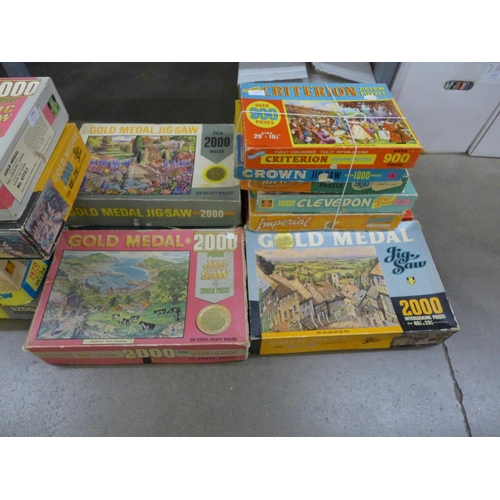 1181 - A collection of 1950's jigsaw puzzles **PLEASE NOTE THIS LOT IS NOT ELIGIBLE FOR POSTING AND PACKING... 