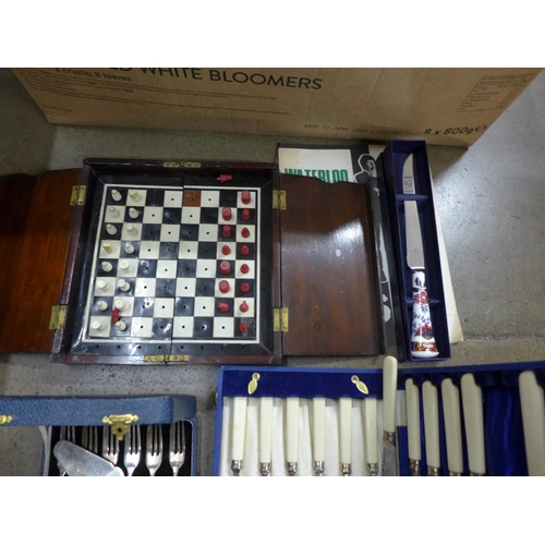 1189 - A box of cased flatware, a travel chess set, a/f, and a vase **PLEASE NOTE THIS LOT IS NOT ELIGIBLE ... 