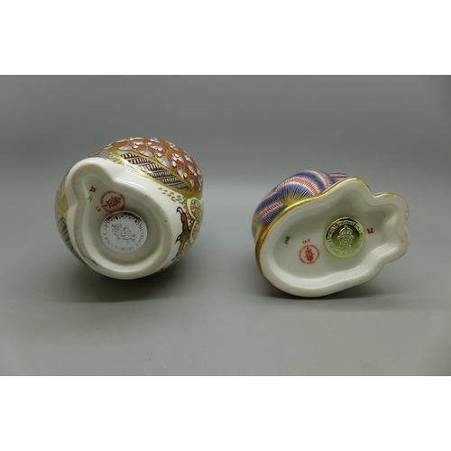 648 - Two Royal Crown Derby paperweights, Owl and Cat, Cat with gold stopper