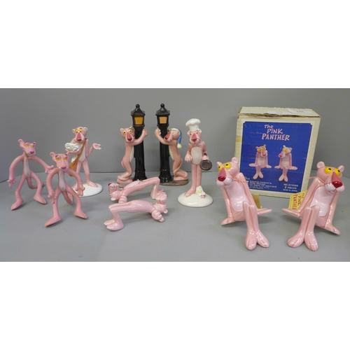 686 - Pink Panther United Artists figures including a box set and two against lampposts (10)