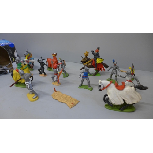 727B - A box of Britains Ltd plastic 1960's medieval knight figures plus some 1970's Timpo knight figures