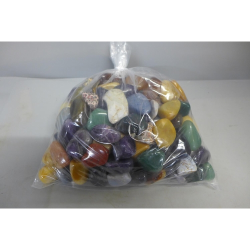 787 - A bag of semi precious jewellery stones