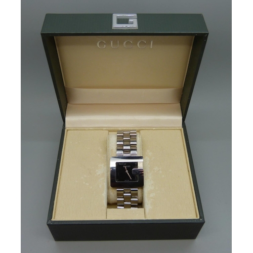 859 - A Gucci wristwatch with box