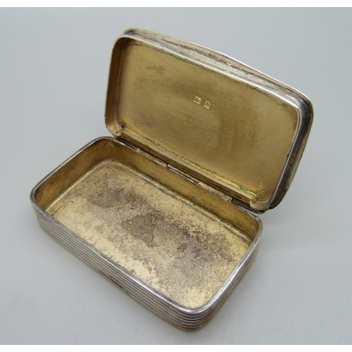 881 - A silver snuff box, Birmingham 1937