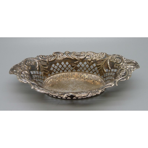 892 - A Victorian pierced silver dish, 46g, 15cm wide